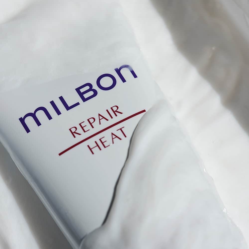 株式会社 MILBON（ミルボン）さんのインスタグラム写真 - (株式会社 MILBON（ミルボン）Instagram)「熱ダメージの補修と抑制の効果をさらに高めたい方は、REPAIR HEAT シャンプーとトリートメントのW使いがおすすめです。トリートメントは、なめらかなリキッドシアオイル配合。硬くなったハイダメージ毛を補修・保護し、毛先までやわらかに整えます✨ ﻿ お求めは、ミルボン取り扱いサロン様にて。﻿ ﻿ #ミルボン #MILBON #シャンプー #トリートメント #リペアヒート #アウトバストリートメント #サロン専売品 #熱ダメージ #ヘアケア  #ダメージケア ⁠#ツヤ髪 #髪質改善 #髪質改善トリートメント #ヘアトリートメント #サロン専売品 #おうち美容 #サラサラ髪 #うるつや髪﻿」8月17日 13時56分 - milbon.japan