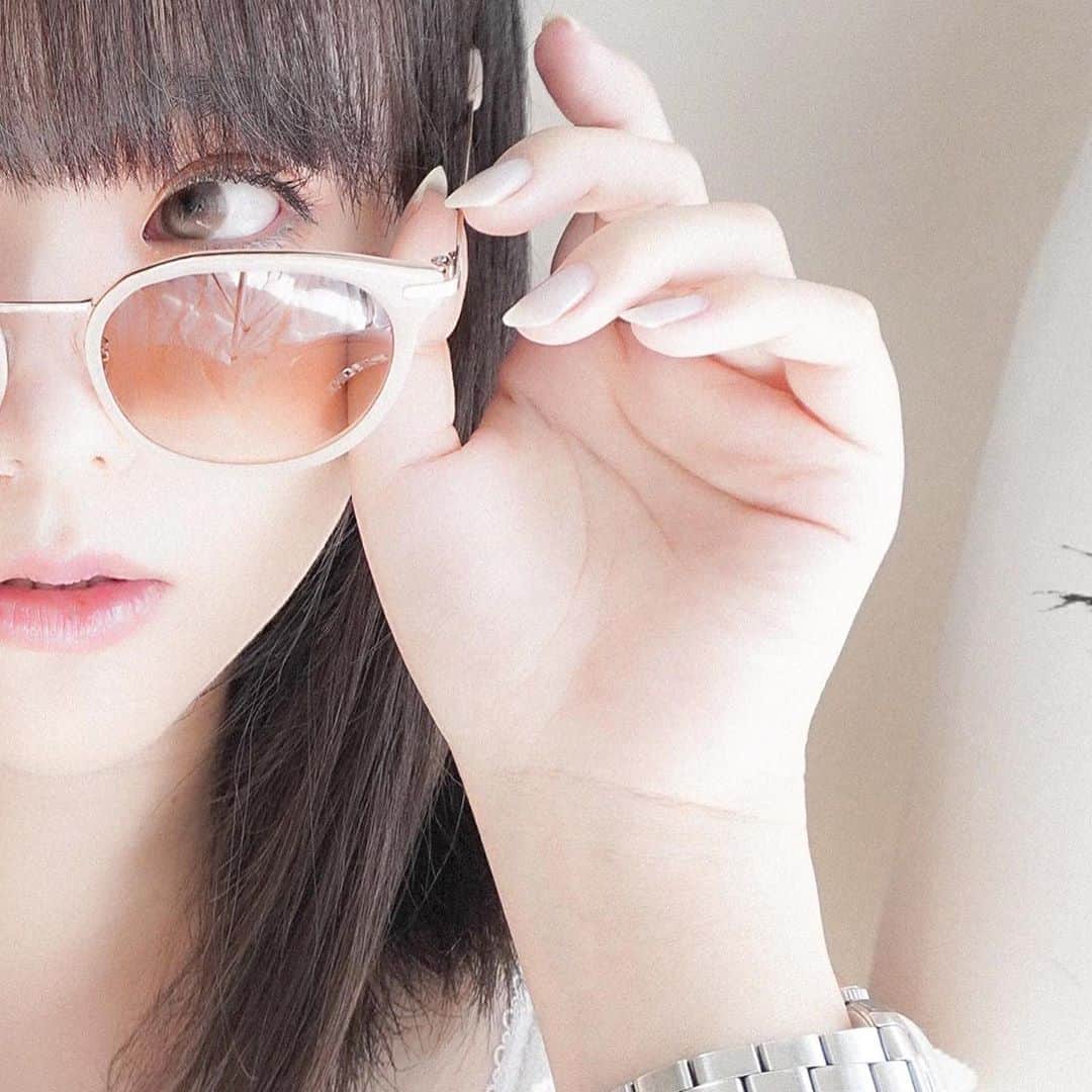 緑川百々子のインスタグラム：「👓」