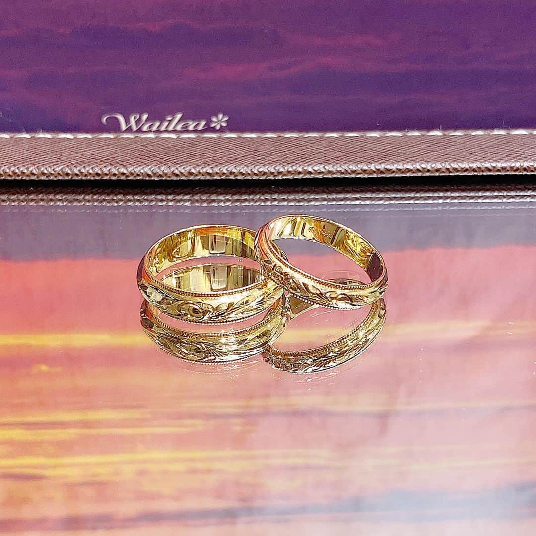 ハワイアンジュエリーのWailea（ワイレア）さんのインスタグラム写真 - (ハワイアンジュエリーのWailea（ワイレア）Instagram)「結婚指輪に人気のコインエッジシリーズ。 繊細な縁取りが、輝きと伝統柄を際立たせます。  14k 右4mm 税込¥80,300〜 14k 左5mm 税込¥96,800〜 ※18k、Ptでもお作りいただけます。  #ジェイアール名古屋タカシマヤ #ジェイアール名古屋タカシマヤ店 #ワイレア #wailea #ハワイアンジュエリー #hawaiianjewelry #おしゃれ #人気 #プレ花嫁 #ウェディング #マリッジリング #結婚指輪 #婚約指輪 #ブライダル #プロポーズ #プロポーズリング #2020入籍 #2020婚 #結婚準備 #happy #happywedding」8月17日 15時29分 - wailea.hawaii
