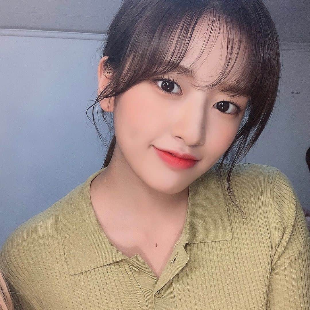 IZ*ONEさんのインスタグラム写真 - (IZ*ONEInstagram)「오늘은 더워욤 😲 ⠀ 今日は暑いです😲 ⠀ #유진 #ユジン #IZONE #아이즈원 #アイズワン」8月17日 15時35分 - official_izone