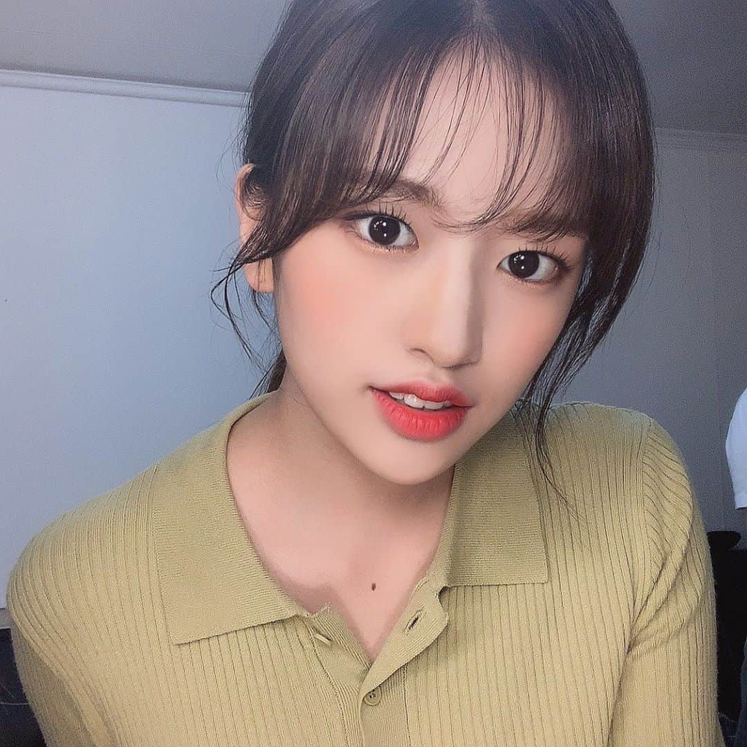 IZ*ONEさんのインスタグラム写真 - (IZ*ONEInstagram)「오늘은 더워욤 😲 ⠀ 今日は暑いです😲 ⠀ #유진 #ユジン #IZONE #아이즈원 #アイズワン」8月17日 15時35分 - official_izone