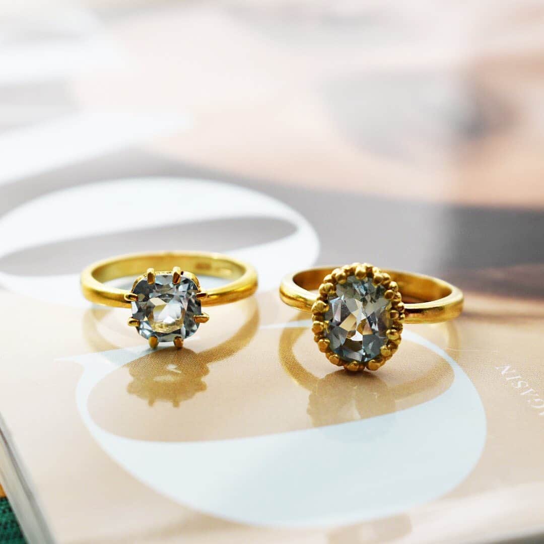 のインスタグラム：「The colour blue is linked with love, purity and devotion. According to the tradition, the bride should wear something blue for her wedding. Gilded Marvels ring and Gem Candy ring set with blue topaz💙 #carrejewellery」