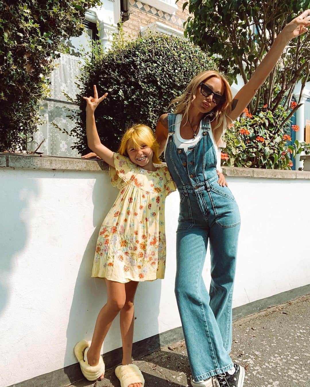 ルー・ティーズデールのインスタグラム：「Princess Lemonade 🍋」