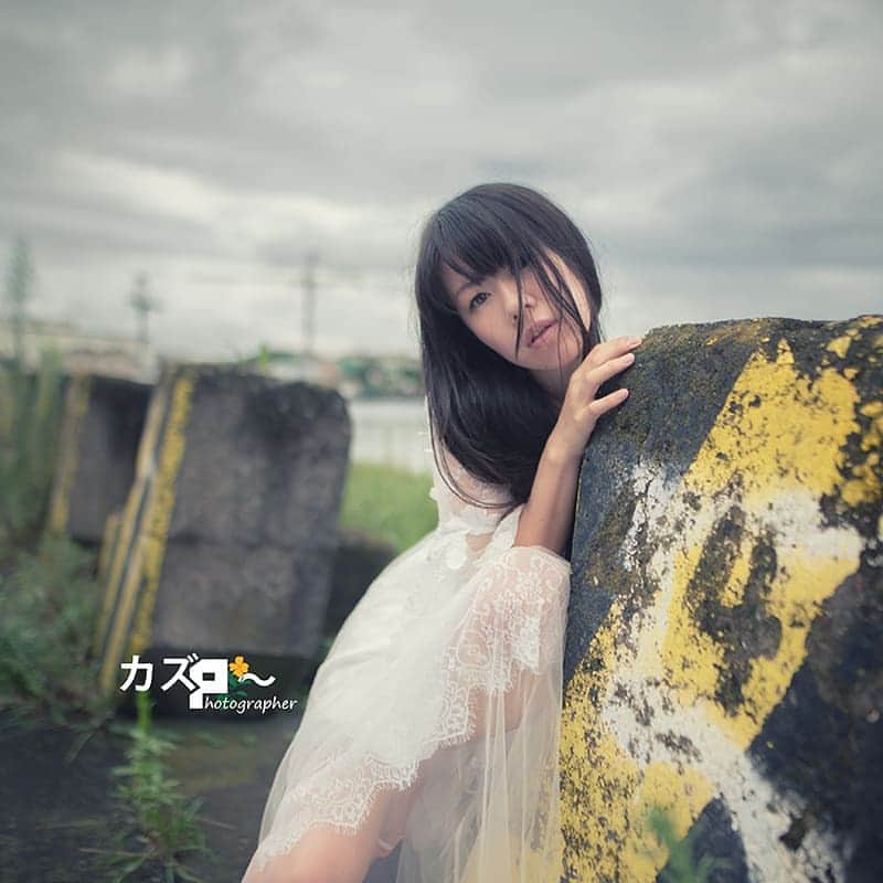 高橋さくらのインスタグラム：「* *  依存関係  * * photograph　かずp コロナを避けた移動。って大事だよね。  #川崎 #廃墟 #置物 #構図 #風景の一部 #風景 #ポートレート #女性 #雲 #空 #曇天 #カメラマン #撮影 #かずさん写真部  #splus_cameraclub」