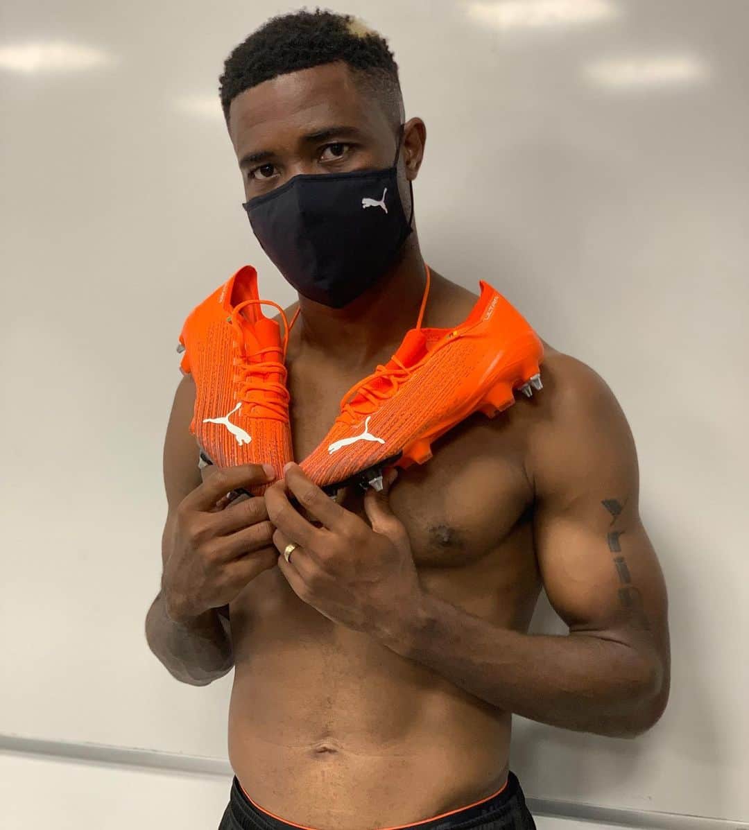 オーレリアン・シェジュのインスタグラム：「@pumafootball @pumafrance 🔥🔥🔥⚽️ new weapons #football #new #fire」