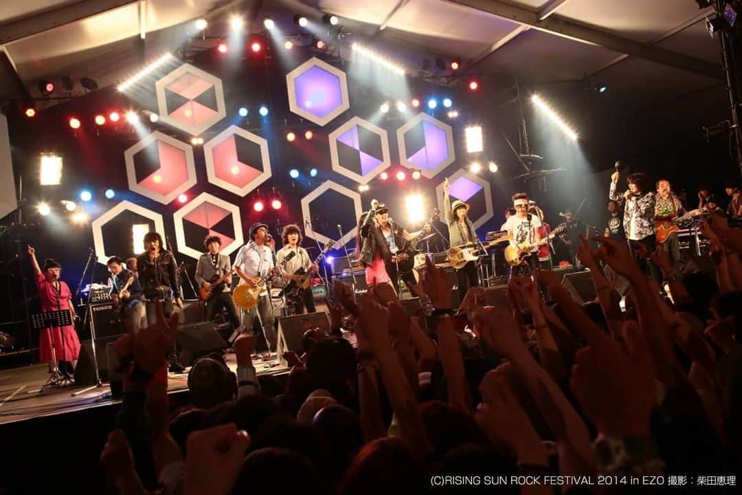のインスタグラム：「【いよいよ今週末📺】 RISING SUN ROCK FESTIVAL関連番組を合計12時間一挙放送‼️ コロナウィルスの影響により惜しくも今年の開催を断念したRSR。 スペースシャワーTVでは感謝と応援の意を込めて、RSRの歴史を振り返る特別番組を3日間にわたってオンエアします！ ﻿ ✍️LINE UP﻿ 📅8/14(金) 22:00～ RSR2014 特別編 ROCK'N'ROLL CIRCUS 22:30～ RSR2016 特別編 真心ブラザーズの石狩フォーク村 夏祭り 23:00～ RSR2017 特別編 SKA IS THE PARADISE  📅8/15(土) 17:00～ RSR2018 ライブスペシャル 20:30～ RSR2018 ドキュメンタリー  📅8/16(日) 17:00～ RSR2019 ライブスペシャル 20:30～ RSR2019 ホッカイカンタビレ／奥田民生メイキングスペシャル 21:00～ RISING SUN ROCK FESTIVAL 20th記念特番  ﻿#RSR20 #RSR21 #スペシャ」