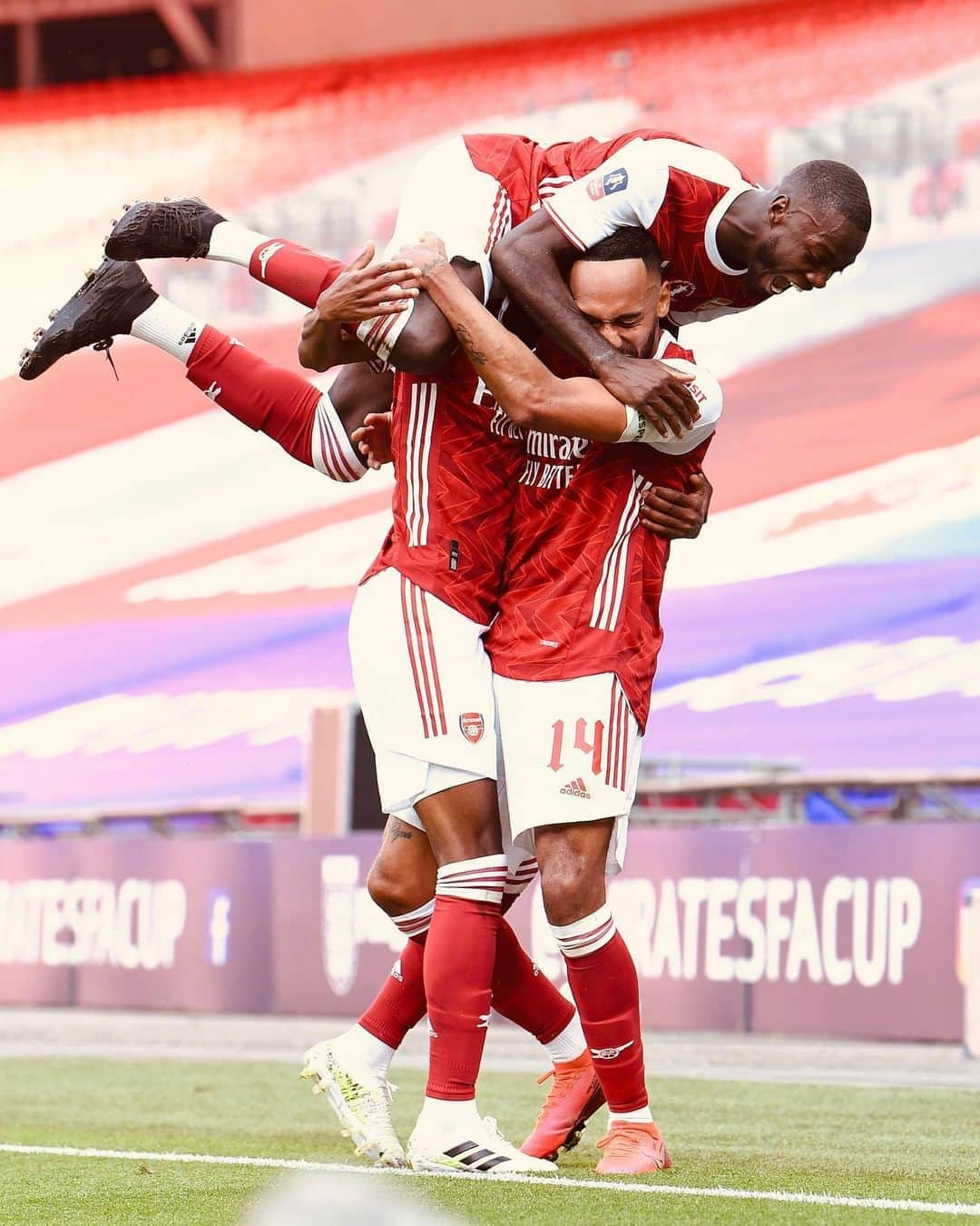 アーセナルFCさんのインスタグラム写真 - (アーセナルFCInstagram)「🔙🔜 Wembley!⠀ ⠀ #CommunityShield #Arsenal #afc #coyg #gunners #facup」8月13日 19時00分 - arsenal