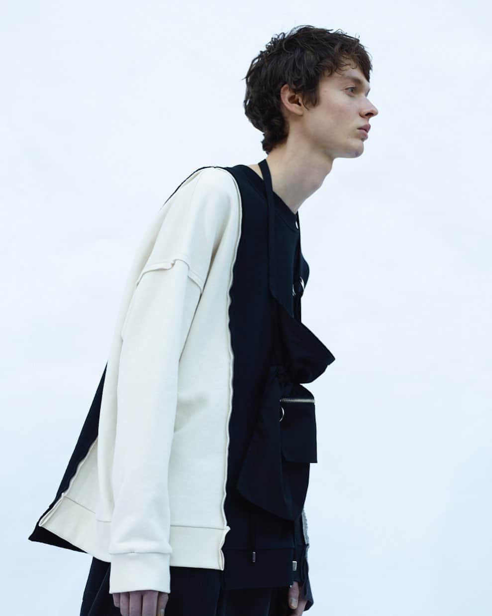 ウィザードのインスタグラム：「2020 FALL WINTER COLLECTION “Metropolis Noise Laboratories"  SPLIT SWEAT  Delivery Start. https://wizzard.stores.jp/  #wizzard_fac #wizzard #fashion #tokyofashion #streetfashion #fashionphoto #designersbrand #domesticbrand #mensfashion #2020AW」