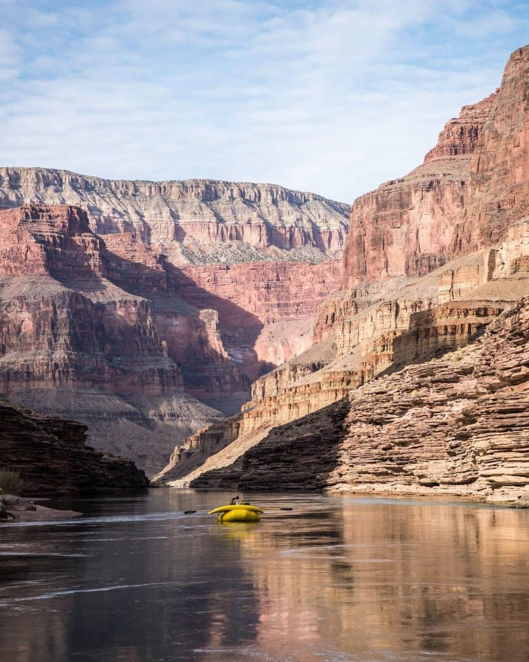 National Geographic Travelさんのインスタグラム写真 - (National Geographic TravelInstagram)「Photo by @taylorglenn  A raft cruises a slow section of the Colorado River in Grand Canyon National Park. This magnificent section is known as Conquistador Isle, a reference to the Spanish explorers who were reportedly the first outsiders to see the expanse of the Grand Canyon. Follow @taylorglenn for more images from the Grand Canyon and beyond. #coloradoriver #grandcanyonnationalpark」8月13日 19時04分 - natgeotravel