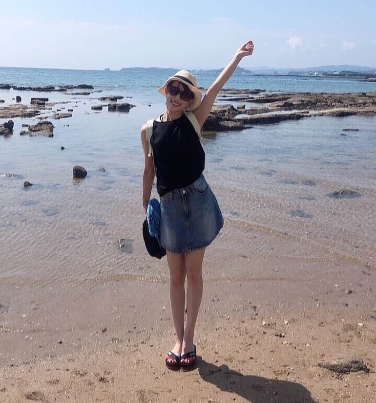 近藤夏奈のインスタグラム：「いつかの📸﻿ この写真ものすごい夏休み感出てませんか？笑﻿ ﻿ ﻿ 明日も午後5時から午後7時🕔﻿ ウメダfmbehappy789 『Be Sports! Friday』🧘‍♀️🌈﻿ 2時間生放送です🗣﻿ 私のストーリーからも聴いてもらえます◎﻿ ﻿ ﻿ 明日のメッセージテーマは﻿ 『お盆休みの過ごし方』です💌﻿ ﻿ 今何してるよ〜✌︎の近況報告から﻿ お盆休みの思い出やお盆といえば！﻿ などなど何でも大歓迎です😊﻿ ﻿ ﻿ ﻿ 沢山のメッセージ、曲のリクエスト﻿ おまちしております🙋‍♀️💖﻿  🏃‍♂️番組名『Be Sports! Friday』を選択してね!﻿ ﻿ ﻿ ﻿ #ウメダfm#ウメダfmbehappy789#ラジオ  #ラジオパーソナリティー#リポーター」