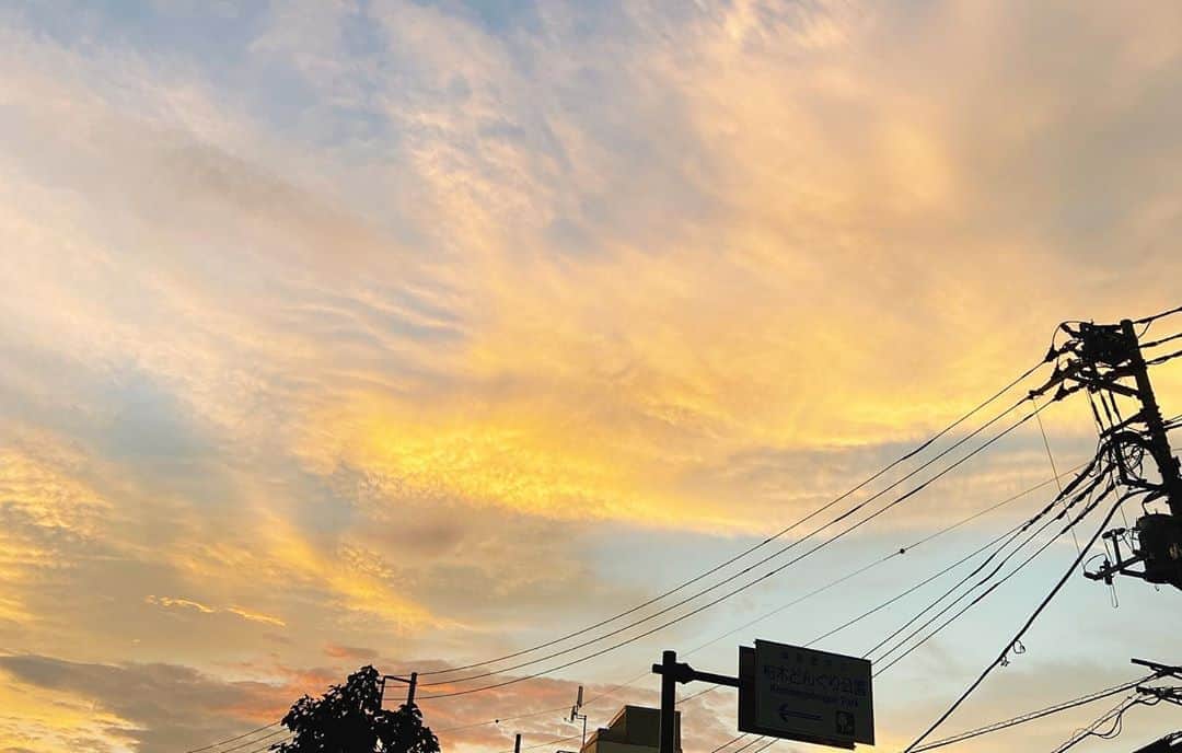唯月ふうかさんのインスタグラム写真 - (唯月ふうかInstagram)「お稽古終わり、いつもお空が綺麗で、キャストさん数人と眺めてから帰るのが日課です。  #空 #神秘的 #夕日 #VIOLET」8月13日 19時09分 - fuka_yuduki