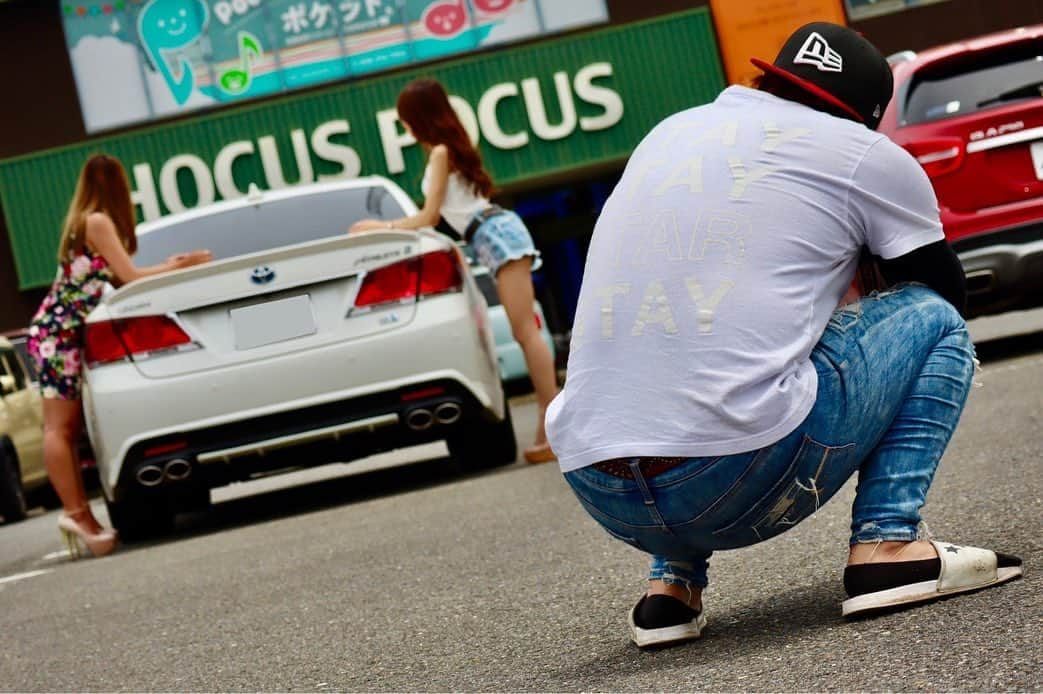 菊池友梨さんのインスタグラム写真 - (菊池友梨Instagram)「sexy car girl🚘💓 . 有名な方とのコラボ写真🥰 オフショットも入ってます♡♡ . 🚘：crown  📸：@hamu.t . . #車好き女子 #セクシーカーガールズ #sexycargirl's #キャンギャル風  #クラウン #crown #RoyalSaloonG #撮影モデル募集中」8月13日 19時14分 - ___mizuki21