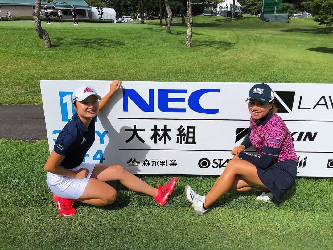 森田遥のインスタグラム：「NEC軽井沢✌️ エリちゃんと✌️♡ シグナルピンクシューズ✌️♡ . . #コードカオス #東京コレクション #アディダスゴルフ #createdwithadidas  @adidasgolf @adidastokyo」