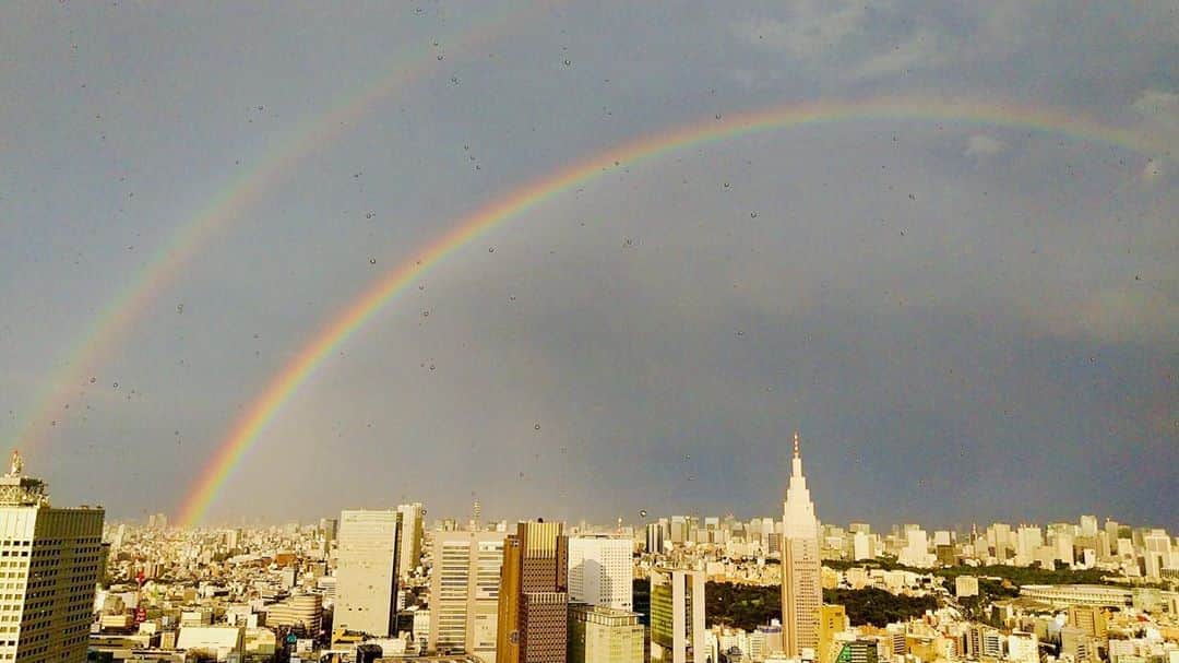 Park Hyatt Tokyo / パーク ハイアット東京さんのインスタグラム写真 - (Park Hyatt Tokyo / パーク ハイアット東京Instagram)「A beautiful double #rainbow over the city of #Tokyo in the #Obon period. Hope you have a good evening after raining! 雨の後に綺麗な二重の #虹 がかかりました！ #parkhyatttokyo #Luxuryispersonal #パークハイアット東京」8月13日 19時26分 - parkhyatttokyo