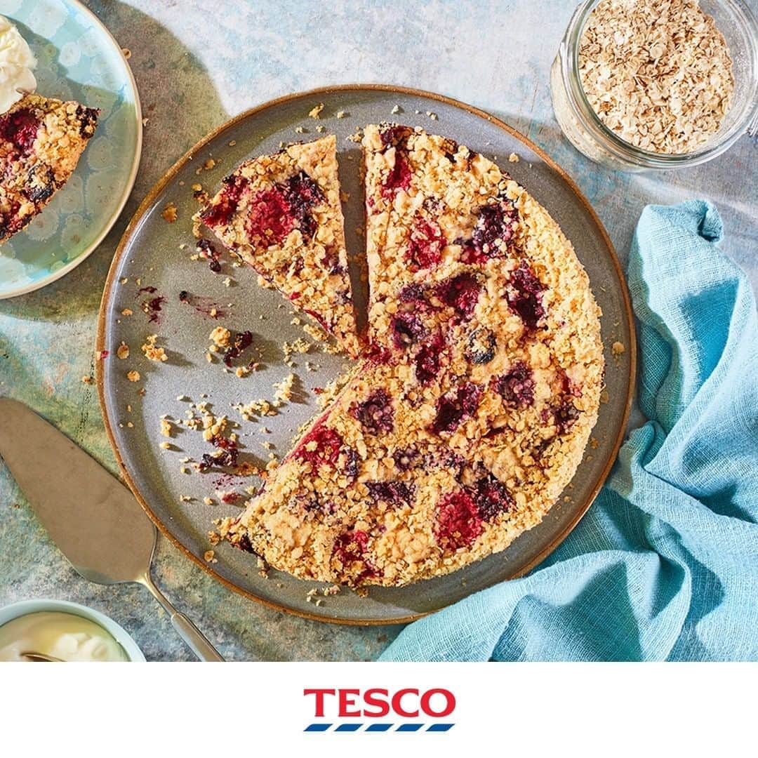 Tesco Food Officialさんのインスタグラム写真 - (Tesco Food OfficialInstagram)「Turn a box of Quaker oats into a healthy smoothie, berry crumble tart or summer porridge. Head to our story to see the recipes.」8月13日 19時38分 - tescofood