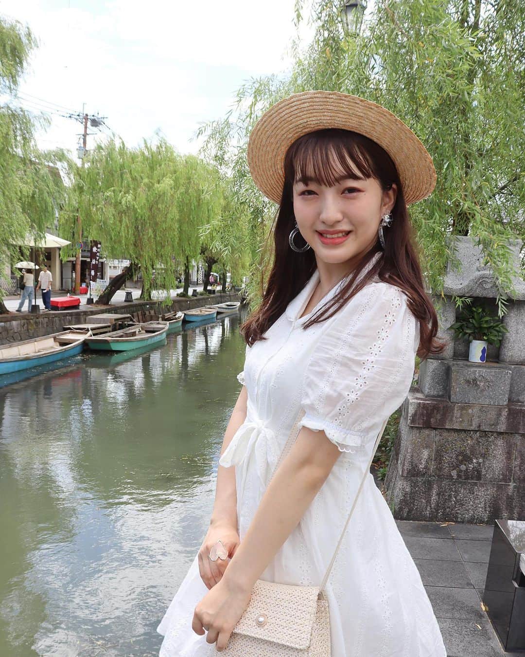 田島芽瑠さんのインスタグラム写真 田島芽瑠instagram 白いワンピース 麦わら帽子 柳川 川沿い 川 川下り 白いワンピース 麦わら帽子 白ワンピ 白ワンピース ワンピース ワンピースコーデ ワンピ 白コーデ ホワイトコーデ 夏 夏服コーデ 夏服 夏