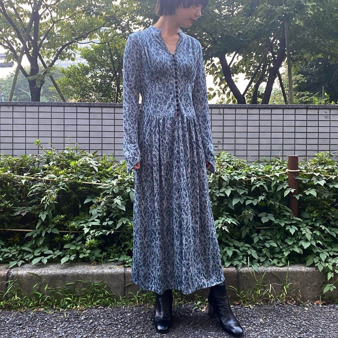 MIDWEST TOKYO WOMENさんのインスタグラム写真 - (MIDWEST TOKYO WOMENInstagram)「AKANE UTSUNOMIYA 20AW collection . @akaneutsunomiya  . "DRESS" ¥35,200- . #akaneutsunomiya  #midwest_official  #20aw」8月13日 19時38分 - midwest_tw