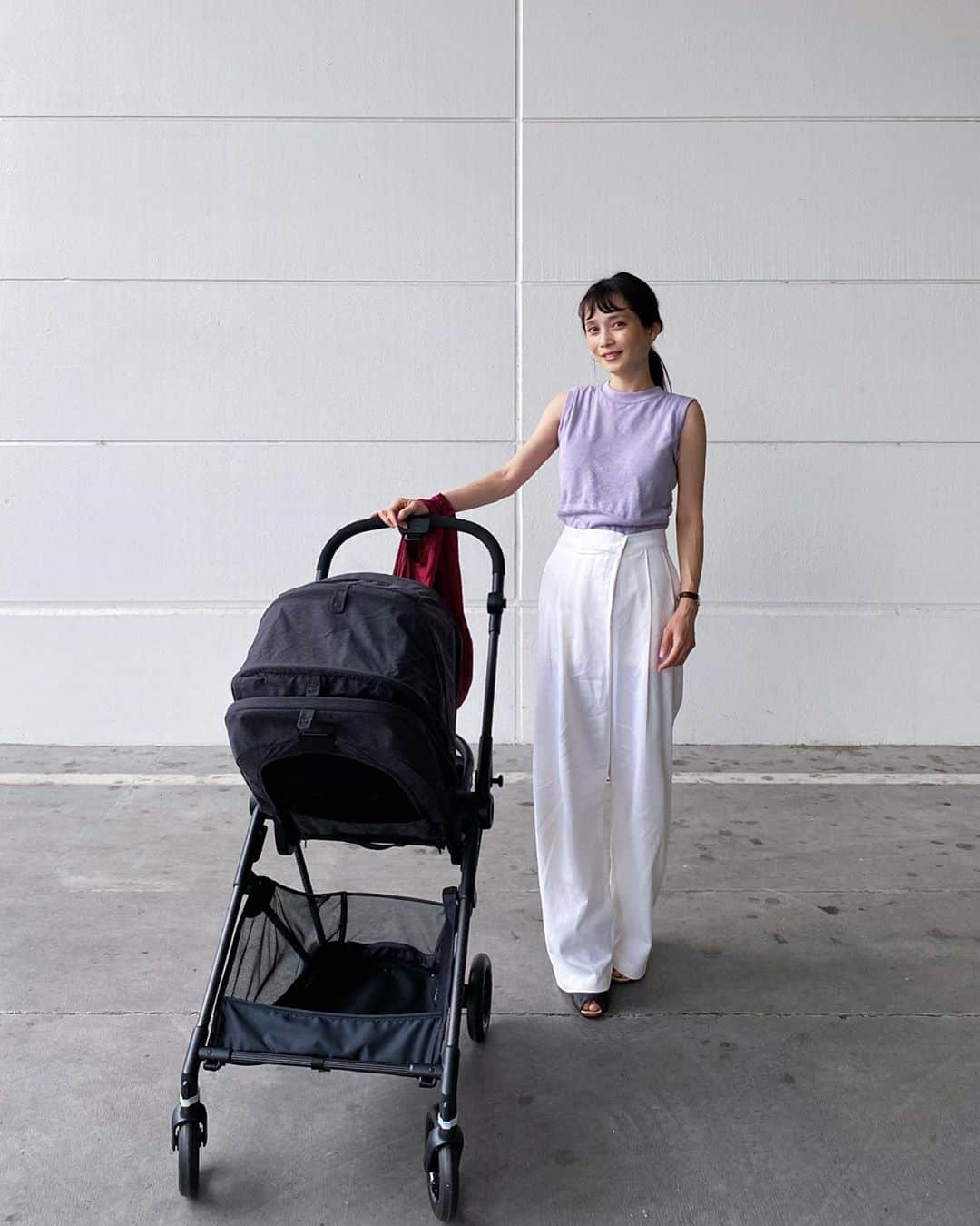 北澤 宏美さんのインスタグラム写真 - (北澤 宏美Instagram)「-  ベビーカーデビュー🥳  妊娠中からいろいろ探していて  とっても気になっていた海外ブランド  「サイベックス メリオカーボン」  @cybex_japan  まずスマートな見た目が魅力  そしてとにかく軽くて押しやすいの！  ベビーカーって重いイメージだったけど、  5.8kgの軽さという日本の住環境に適した重さで  日本仕様の両対面ストローラー💜 ・ 石畳みが多いヨーロッパ発想だから  走行もスムーズ、すーっと進むなめらかさ💙  段差や公園のでこぼこ道でも力強いよ 折りたたむと玄関先や車のトランクでも場所とらず  とってもコンパクト🧡  ・ バスケットも荷物がたくさん入るし  間口も広く取り出しやすいのがいいね◎  メッシュ素材のシートは  赤ちゃんも寝心地よさそうだよ👶🏼 これで活動範囲が増えそうだ  いろんな所へいっぱい出かけようね💚 ・ @cybex_japan  #サイベックス #MELIO#サイベックスメリオカーボン#ベビーカー #ストローラー  #cybex#baby#babygirl  #PR #CTPJAPAN#女の子ベビー」8月13日 19時38分 - romihy58