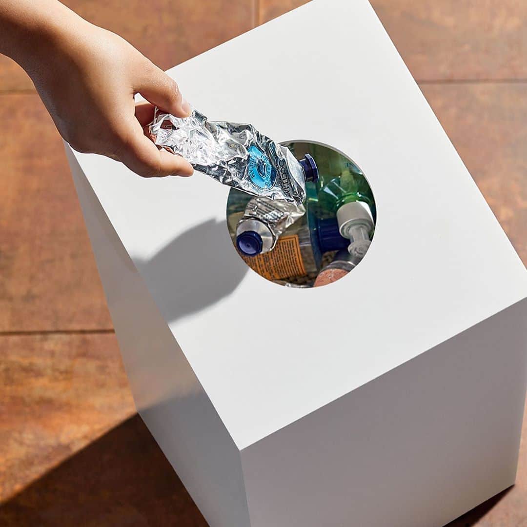 のインスタグラム：「What to do with your L'Occitane #Empties? Because many of our products are made with recycled plastic packaging, they can't be recycled in the traditional way. That's why we joined TerraCycle, to ensure that even hard-to-recycle plastic can have a second life. Bring your empty products to your nearest participating L'Occitane boutique and let's take care of the planet together! #LOccitane #EcoRefill #EcoFriendly #Reduce #Rethink #React #TerraCycle #Upcycling #PeoplePlanetProduct #NotJustABrand」