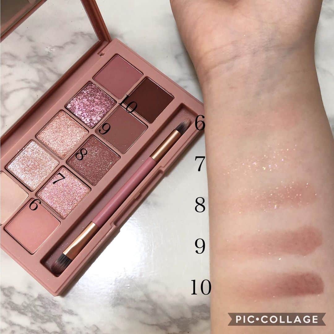 山田あかりさんのインスタグラム写真 - (山田あかりInstagram)「#clio の #proeyepatette﻿ 01 #SIMPLYPink﻿ ﻿ 本気でいい！！！﻿ ピンクシャドウって腫れぼったくなるから﻿ 避けがちだったんだけど﻿ これはピンクブラウンだから腫れぼったく見えないし捨て色なしで全色使いやすい(*´`)♡﻿ ﻿ 涙袋をかいたりするのにも使えるし﻿ ラメ入りは5色あるから毎回どれを使うか悩んでる🤣﻿ ﻿ クリオは単品のシャドウしか持ってなかったんだけどパレットは最高すぎました(*´꒳`ﾉﾉﾞﾊﾟﾁﾊﾟﾁ﻿ ﻿ #クリオ #アイシャドウ #アイシャドウパレット #韓国コスメ #ピンクシャドウ #ピンクブラウン #ピンクブラウンメイク #コスメレポ」8月13日 19時44分 - akari030201