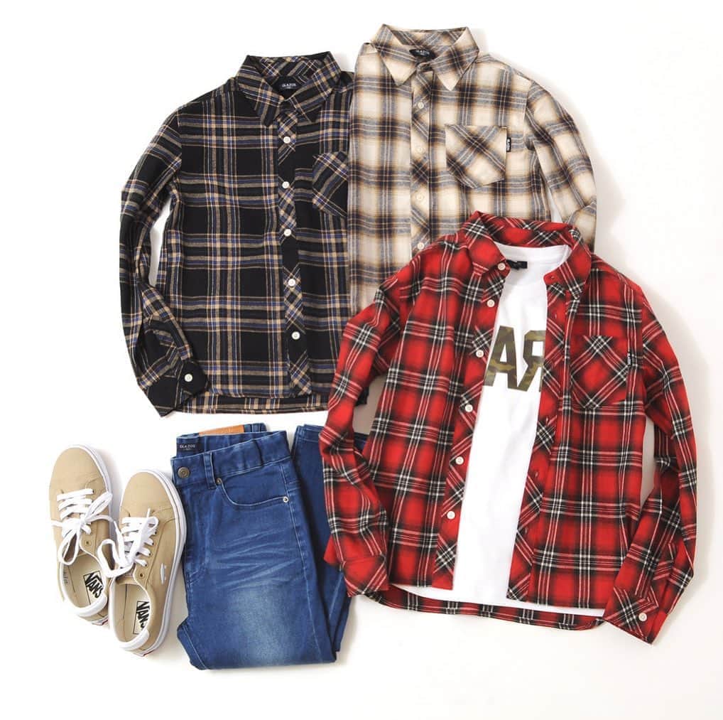 GLAZOSのインスタグラム：「. #new items GLAZOS新作入荷しております◎ . まだまだ暑いですが、秋にむけて こっくり秋カラーの新作アイテム 多数入荷しました♪ . 早いもので夏休みももうじき後半 そろそろ新学期に向けて 揃えておきたい雑貨アイテムなども揃えました。 . ぜひサイトの方チェックしてみてください～ . . . #glazos #kidsootd #kidsfashion #kidscoordinate #kidsfashion #kids #mensfashion #mensstyle #boy #おそろいコーデ #兄弟 #小学生コーデ #小学生男子 #おでかけコーデ #中学生男子 #小5 #小6 #キッズファッション #男の子ママ #男子 #小学生 #新作 #夏休み #vacation #wear」
