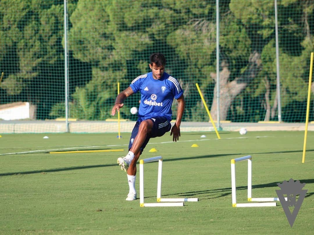 アウグスト・フェルナンデスさんのインスタグラム写真 - (アウグスト・フェルナンデスInstagram)「Trabajo, entusiasmo e ilusión!🏃🏽‍♂️⚽️😅. #pretemporada @cadizclubdefutbol」8月13日 19時59分 - augusto12fernandez