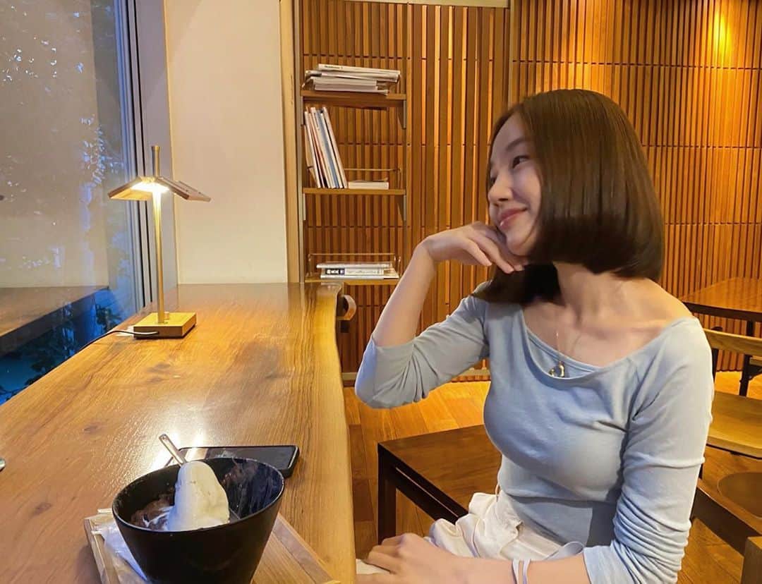 ソ・ウナのインスタグラム：「영혼없는 꽃받침 🥱」