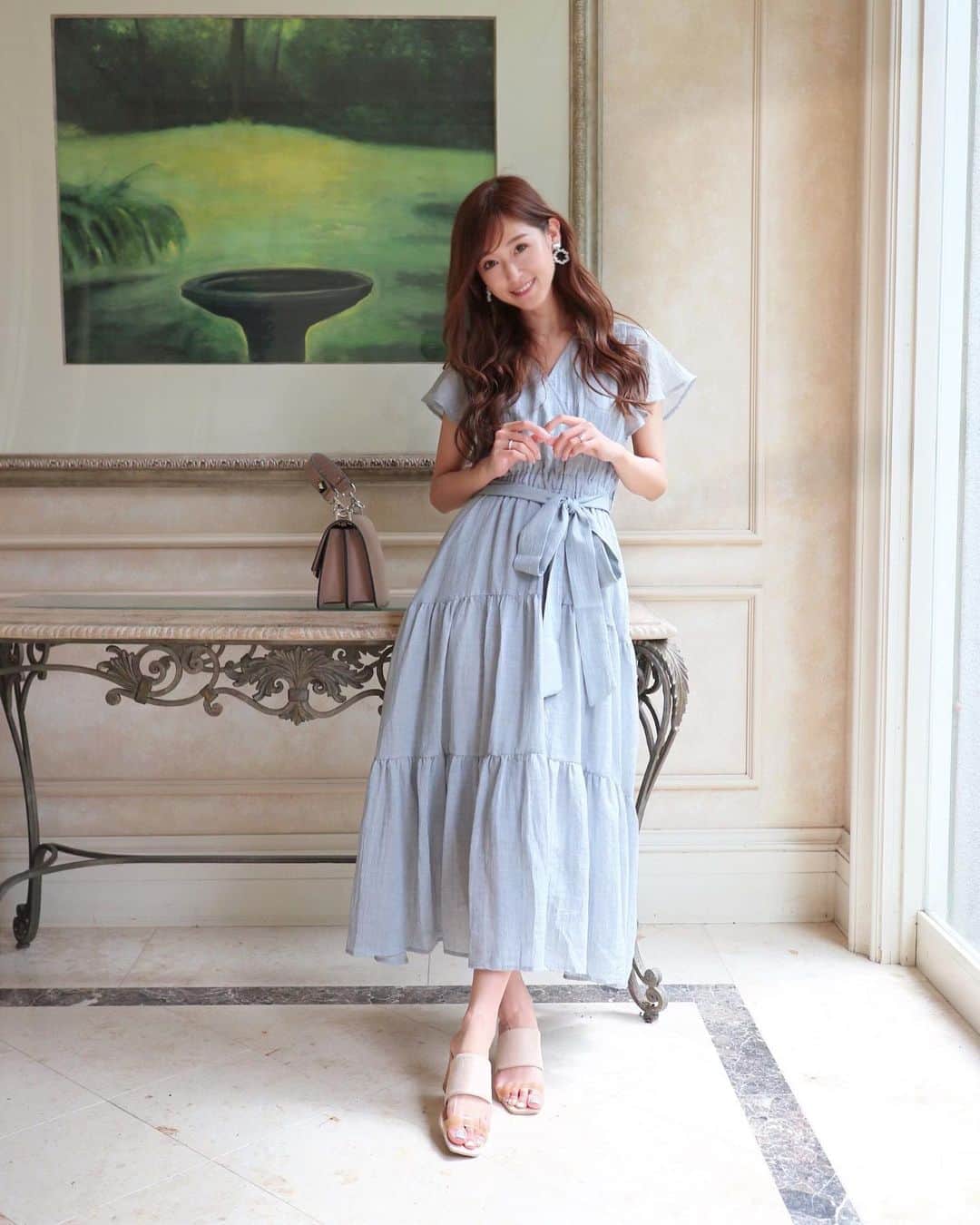 のインスタグラム：「. 絶妙なカラーがお気に入りの @to_the_sea_hawaii のワンピース✨ さらっとした肌触りで着心地も良い😍 . 8/14からTo the seaルミネエスト新宿店がリニューアルオープンするみたいだよ💡🤗 . . .  #Resortnista #tothesea #totheseahawaii #maisonmarble #coordinate #onepiece」
