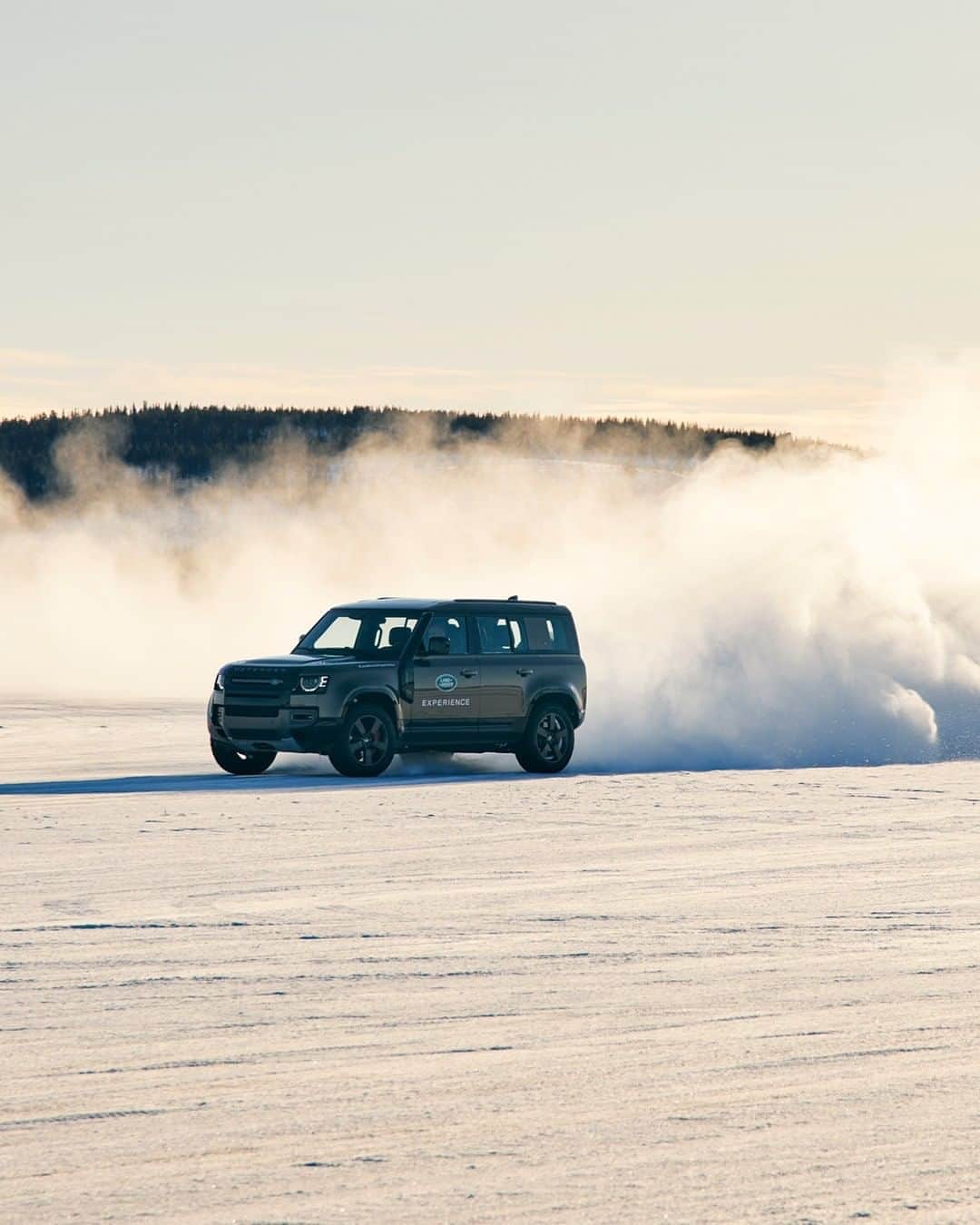 Land Roverさんのインスタグラム写真 - (Land RoverInstagram)「Our 'coolest' adventure yet. Master the art of ice driving in iconic #LandRover vehicles at the #JaguarLandRover Ice Academy in Arjeplog, Sweden. Coming soon - tap the link in our bio to register your interest.  @jaguarlandrovericeacademy #Defender #TeamDefender #IceDriving #IceDrive」8月13日 20時10分 - landrover