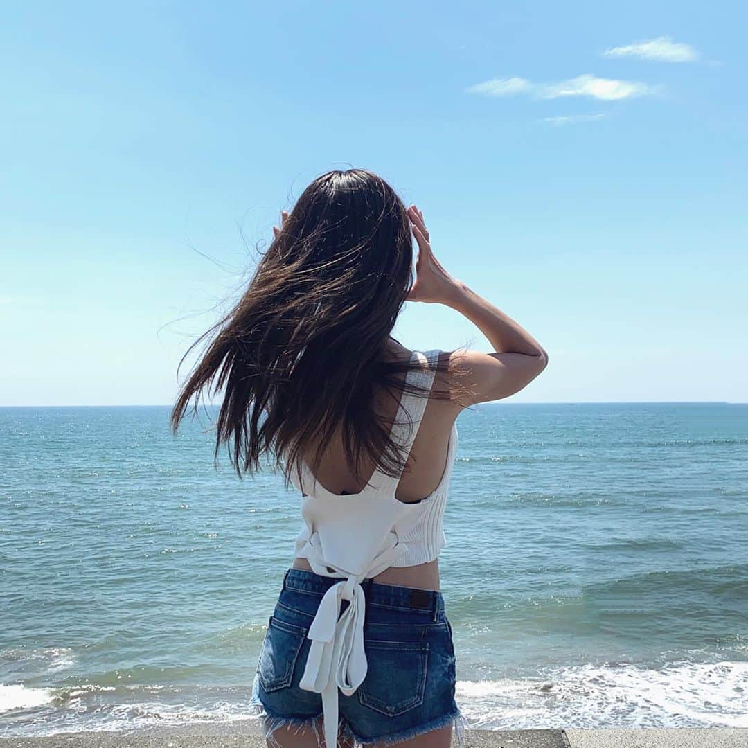 野原遥さんのインスタグラム写真 - (野原遥Instagram)「#sea #sunnyday _ 今年は海でも遊べないので 今日は朝から #海散歩 🚶‍♀️♡ _ 久々の海が嬉しくてずっと外にいたら 丸コゲさんになりました🙋🏽‍♀️☀️笑 _ 全身に化粧水つけよ🌝w _ #summer  #summervacation  #夏休み  #日焼け #野原遥」8月13日 20時14分 - noharu1021