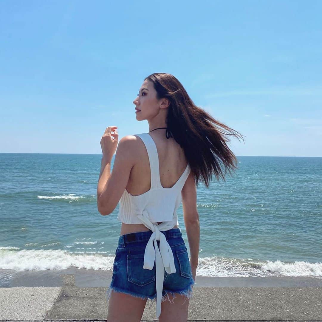 野原遥さんのインスタグラム写真 - (野原遥Instagram)「#sea #sunnyday _ 今年は海でも遊べないので 今日は朝から #海散歩 🚶‍♀️♡ _ 久々の海が嬉しくてずっと外にいたら 丸コゲさんになりました🙋🏽‍♀️☀️笑 _ 全身に化粧水つけよ🌝w _ #summer  #summervacation  #夏休み  #日焼け #野原遥」8月13日 20時14分 - noharu1021