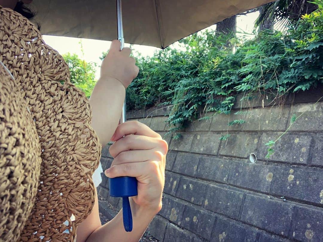 二階堂綾乃さんのインスタグラム写真 - (二階堂綾乃Instagram)「いつも傘さすと持ってくれるのやさしい〜」8月13日 11時44分 - nikaidoayano