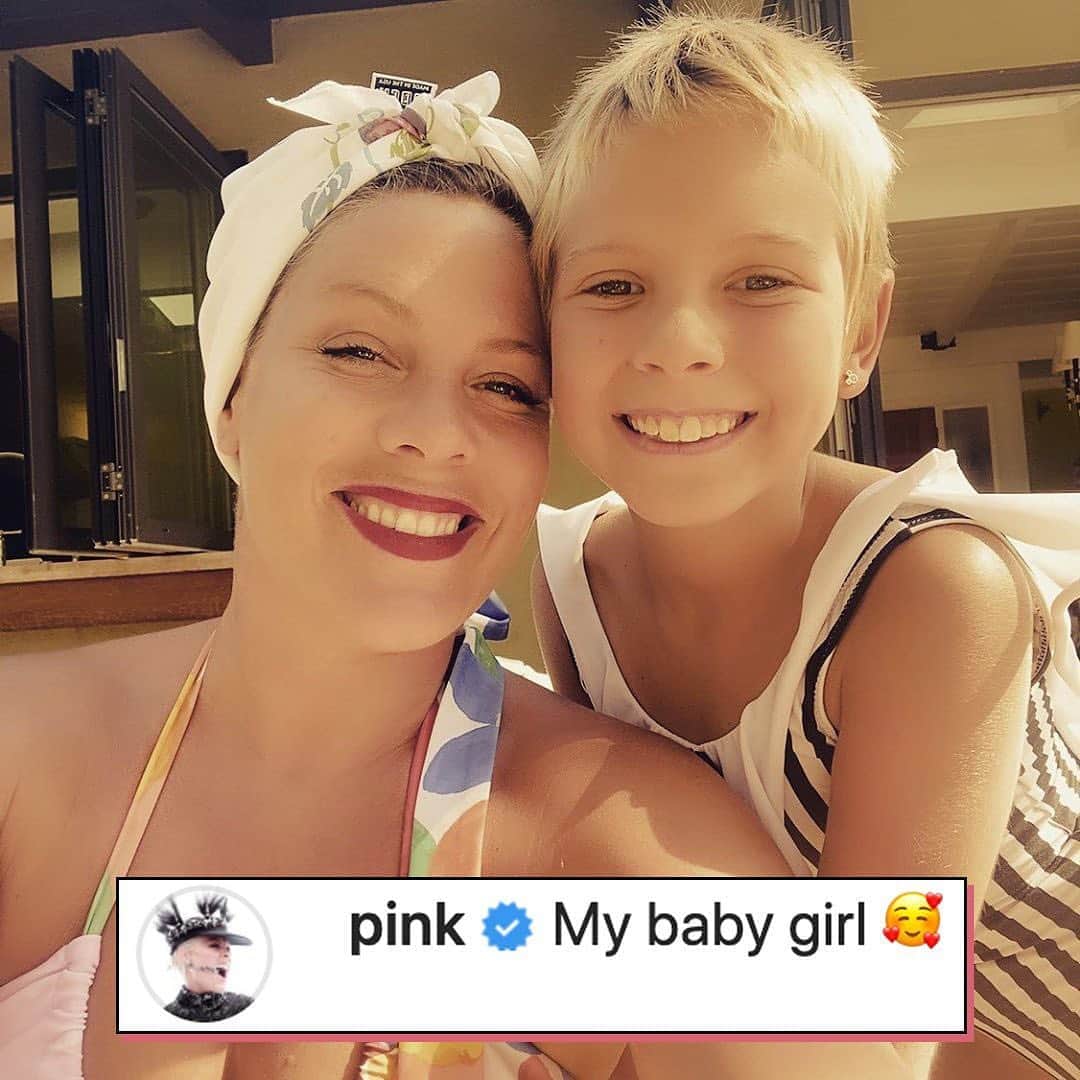 E! Onlineさんのインスタグラム写真 - (E! OnlineInstagram)「Pink and Willow's latest selfie just gave E! a reason to look back at all of their perfect twinning moments. 😍 (📷: @pink)」8月13日 12時01分 - enews