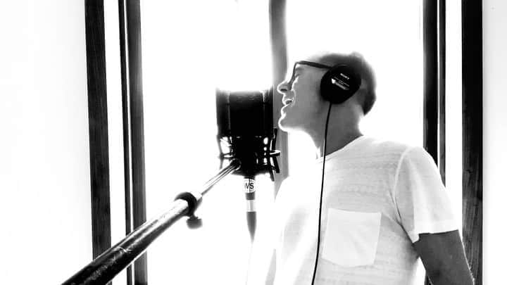 ブライアン・アダムスのインスタグラム：「I Want It All. (Go to the link in the bio to see the full version). This song was originally only ever available as a bonus track on the Japanese version of the album “18 Til I Die”. Here is the 2020 version, recorded with my live vocal to the TV track onto my iPhone.  I don't need a million dollars Just need a couple of bucks Don't need no life insurance Just need a little luck I don't care if the sun don't shine As long as it don't rain all week I don't care if i reach the top Now when it comes to you and me I don't need a piece of your heart Oh, yeah, i'm in need of every part I want it all I want it all I want everything you got I don't need a piece of your heart I want it all Little sister you can come to me With everything in harmony Oh, yeah I don't want to go through no long goodbyes I don't mind being apart I don't need no fancy car As long as we can make it start I don't need a piece of your heart Oh, yeah, i'm in need of every part  #bryanadamsiwantitall #bryanadams18tilidie」
