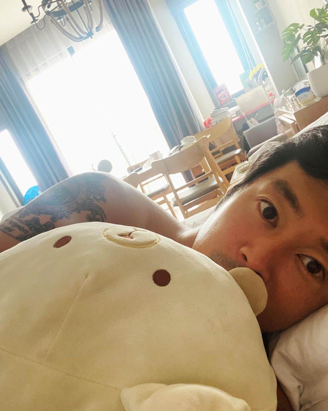 イ・キョンのインスタグラム：「정든 집에서 마지막 아침과 저녁....  이제 한국으로 출발합니다... #이켠」