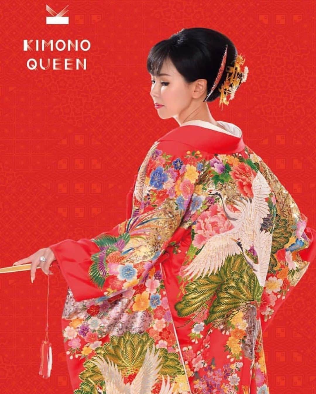 Rieさんのインスタグラム写真 - (RieInstagram)「帝国ホテルにある ﻿ @kimonoqueen さんにて﻿ ﻿ 和装のお写真撮って頂きました👘﻿ ﻿ 扱われているお着物や小物のセンスも質も素晴らしくて、選んでいただいたお着物はまるでビーズのような美しい相良刺繍で素敵すぎました、、﻿ ﻿ 髪飾りも最高！嬉しかったー﻿ ﻿ 海外に住んでいると日本の文化に触れられる機会の貴重さが身に染みます﻿ ﻿ ドバイにもご夫婦で遊びに来てくれた﻿ @kimonoqueen  の代表の利恵さんはお着物のプロフェッショナル！﻿ ﻿ 撮影前にも似合いそうなお着物を色々と提案してくれたり、安心しておかませ出来ます😌❤️﻿ ﻿ 実はこのお写真は、昨年の夏に撮っていただいてまして、帝国ホテルのお店には私のお写真飾って頂いてます🙏❤️﻿ ﻿ #ドバイウェディング﻿ #海外ウェディングフォト﻿ といえば﻿ ﻿ うちの﻿ @luna_wedding_dubai ﻿ ﻿ が、砂漠×ウェディングドレス﻿ ﻿ という他にはない﻿ ﻿ 美しくてドラマティックなお写真﻿ ﻿ が撮れてオススメですが﻿ ﻿ 日本人としては、和装の婚礼写真も撮っておきたいですよね﻿ ﻿ そんな方にはこちらオススメのお店ですよ﻿ ﻿ #帝国ホテル #ウェディングフォト #婚礼衣装 #和装 #着物 #日本 #日本文化 #婚礼和装 #kinomo #bridal #japan #weddingphoto #japaneseweddingdress」8月13日 12時35分 - rie_dubai