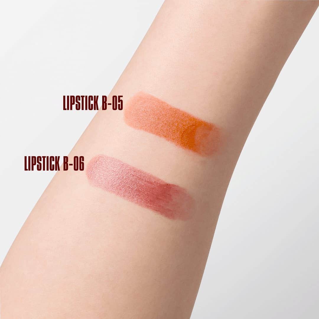 MARY QUANT officialさんのインスタグラム写真 - (MARY QUANT officialInstagram)「2020 AUTUMN COLOURS発売中！ - My Natural Self - #EYEOPENER <アイシャドウ>全4色 A001 シックでモダンな雰囲気のビーンレッド A002 繊細なラメが輝くスモークベージュ A003 なじみ感と華やかさのバランスが 絶妙なテラコッタオレンジ A004 肌にナチュラルになじむ ダーク過ぎないスモークカーキ - #LIPSTICK <口紅>全2色 B-05 上品さもこなれ感も出せる ラセットブラウン B-06 深みのあるパープルとレッドを 秘めたマルーンブラウン - #ACTIONLASHINGS<マスカラ>全2色と #TALKATIVEEYES<アイライナー>全2色も 数量限定で発売中！ - #MARYQUANT #2020AUTUMN #COSMETICS #NEWITEM #BEAUTY #AUTUMNCOLOURS - #秋新色 #秋コスメ #アイシャドウ #リップスティック」8月13日 12時39分 - maryquant_official