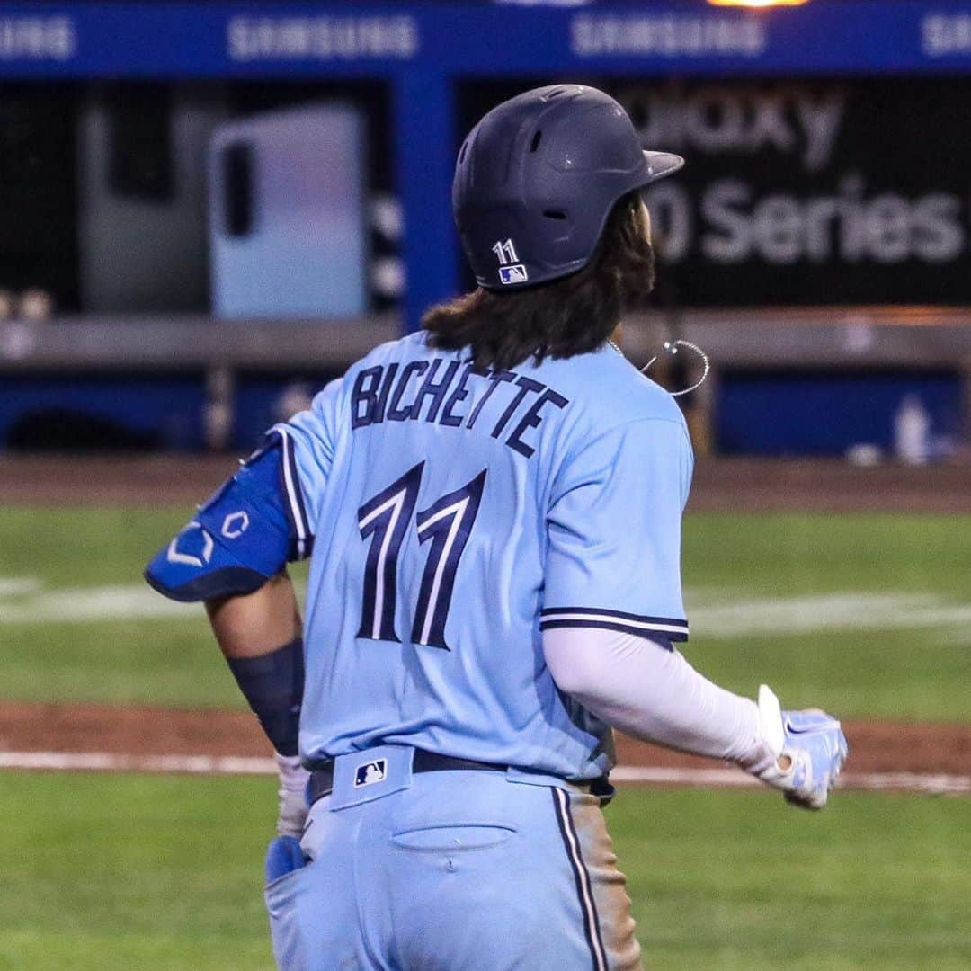 トロント・ブルージェイズさんのインスタグラム写真 - (トロント・ブルージェイズInstagram)「No quit 👏 Our homers in SIX straight innings are a franchise record! #WeAreBlueJays」8月13日 12時45分 - bluejays