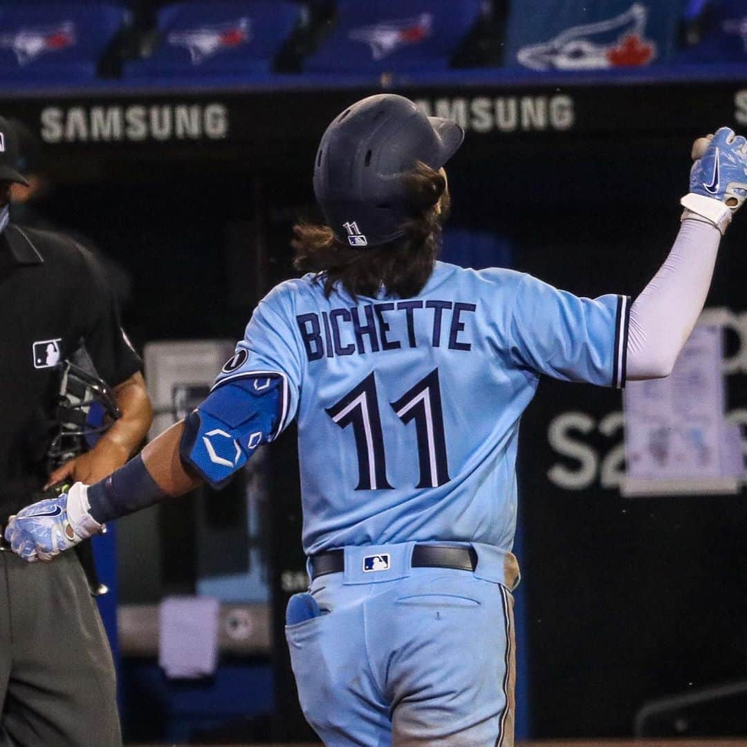 トロント・ブルージェイズさんのインスタグラム写真 - (トロント・ブルージェイズInstagram)「No quit 👏 Our homers in SIX straight innings are a franchise record! #WeAreBlueJays」8月13日 12時45分 - bluejays