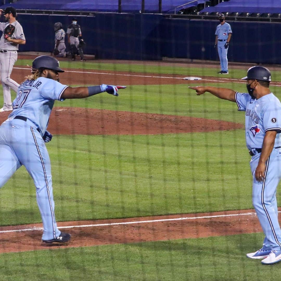 トロント・ブルージェイズさんのインスタグラム写真 - (トロント・ブルージェイズInstagram)「No quit 👏 Our homers in SIX straight innings are a franchise record! #WeAreBlueJays」8月13日 12時45分 - bluejays