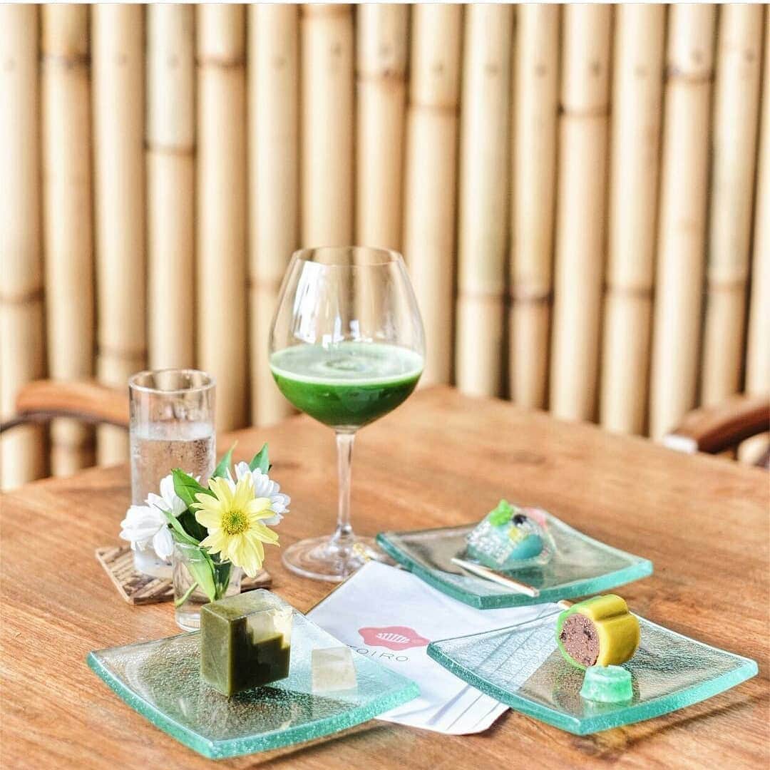 のインスタグラム：「Get yummy dessert wagashi delivered to your house💚  Find us on GOJEK! We are open from 9am till 5pm ✨ #toirowagashi 📸 @chenliie」
