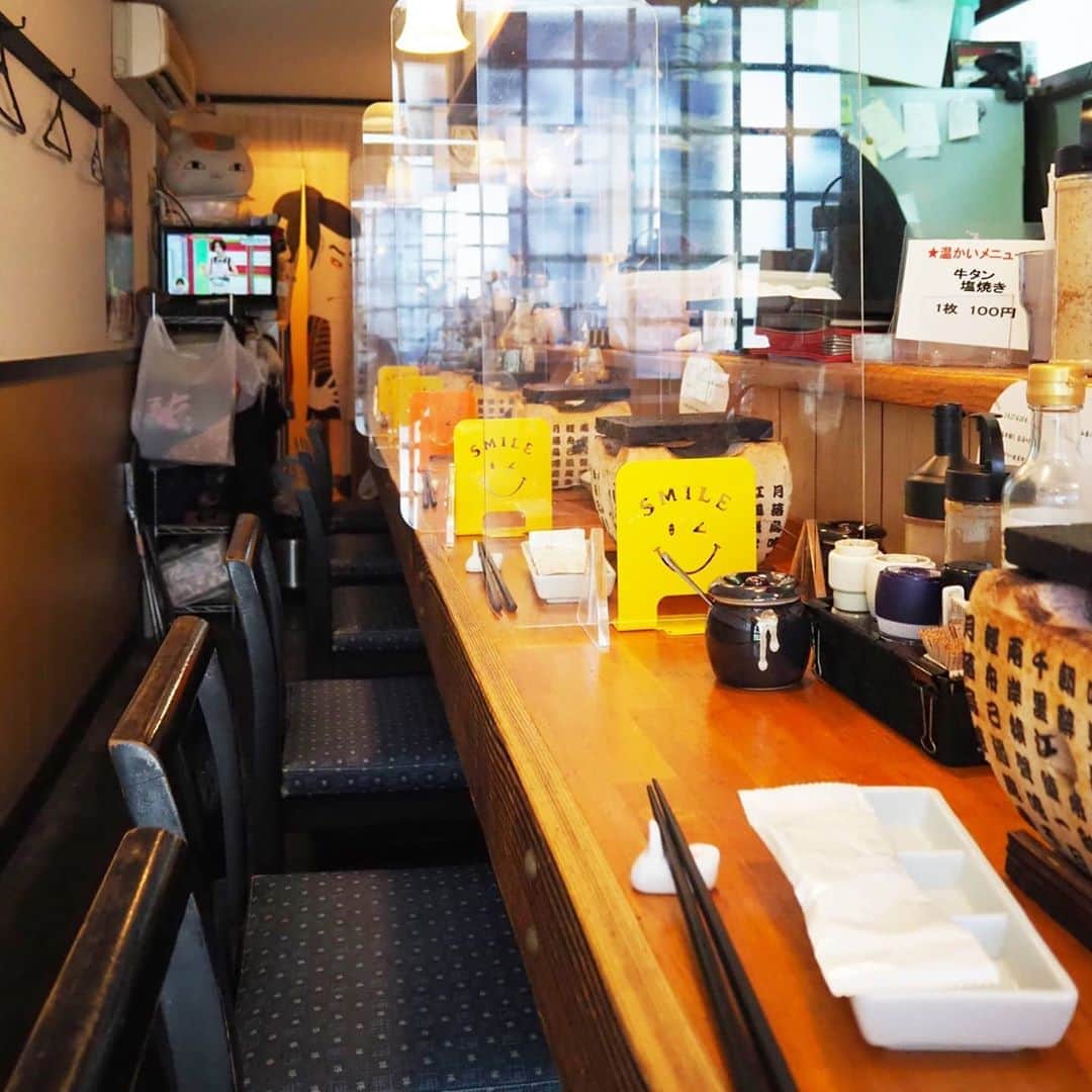 Kuboi Ayumiさんのインスタグラム写真 - (Kuboi AyumiInstagram)「今日は長女と一緒に巣鴨デート。﻿ ﻿ パワースポットであるとげぬき地蔵尊に行ったり、巣鴨地蔵通り商店街をプラプラしたり。﻿ ﻿ 「お肉が食べたい！」という娘のため、ランチに選んだのは、﻿和 （NAGOMI）さん。﻿ メインの通りから少し入ったところにある隠れ家的なお店です。﻿ ﻿ アルコールやアクリル板など、コロナ対策もしっかりされていました。﻿ ﻿ こちらのお店は、自分で焼いて食べるスタイル。﻿ 奇跡の牛カツと焼かないハンバーグを注文してみたのですが﻿、レアな状態で出てきます。﻿ ﻿ 赤身好きな私は、見た瞬間にテンションがあがっちゃいました。﻿ ﻿ まずは衣が薄く、脂っこくなく、新感覚の牛カツ。﻿ 最初はワサビ醤油でいただいたのですが、さっぱり。テーブルにはソースやポン酢、お醤油などが並んでいるので﻿、お好みで味の変化を楽しめますよ。﻿ ﻿ また、卵につけて食べることで、すき焼き風にも！﻿ ﻿ 焼かないハンバーグは焼かないでも食べられるお肉のようですが﻿、娘もいたので、表面など少し火を通していただきました。﻿ とろけるような甘いハンバーグが絶品でした。﻿ 娘は、和風デミソースをかけて食べていました。﻿ ﻿ 最初は量が多いかな？と思ったのですが、娘もお味噌汁まで残さずにペロリ。﻿ ごちそうさまでした。﻿ ﻿ テイクアウト弁当もあったので、 @nokisitasyoutengai でチェックしてみてくださいね。﻿ ﻿ ﻿ #巣鴨 #sugamo #牛カツ  #肉 #肉好きな人と繋がりたい #肉スタグラム #肉好き女子 #東京グルメ﻿ #巣鴨ハンバーグ #巣鴨グルメ  #pr #トリドリベース #千石グルメ #巣鴨牛カツ #NAGOMI #巣鴨肉」8月13日 13時15分 - himekagami