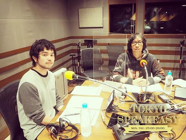 TOKYO FM+さんのインスタグラム写真 - (TOKYO FM+Instagram)「TOKYO FMの番組「TOKYO SPEAKEASY」に、又吉直樹さんの小説を実写映画化した「劇場」🎥の監督・行定勲さん🎬と、同作に出演したKing Gnu井口理（いぐち・さとる）さん🎤 7月17日（金）から全国20館のミニシアターとAmazonプライムビデオで全世界同時公開された同作での“井口さんの演技”と“役者”としての今後について語りました✨  詳しくは、アカウントトップページのリンクを見てね☝️ #radio #tokyofm #tokyofmplus #KingGnu #井口理 #行定勲 #speakeasy #ラジオ」8月13日 13時24分 - tokyofmplus