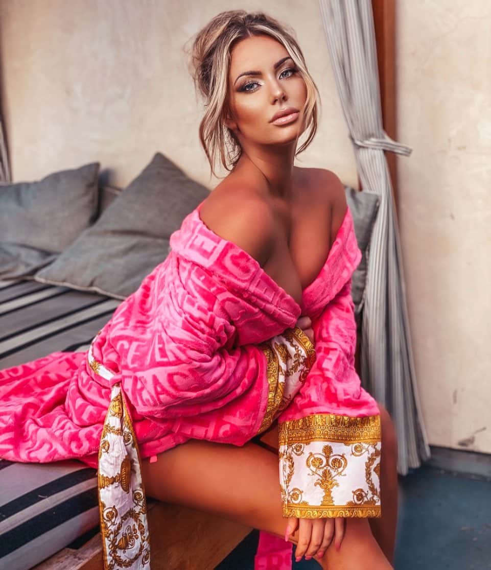 ロリン・ヨークのインスタグラム：「My new iPhone camera fucks 💰」
