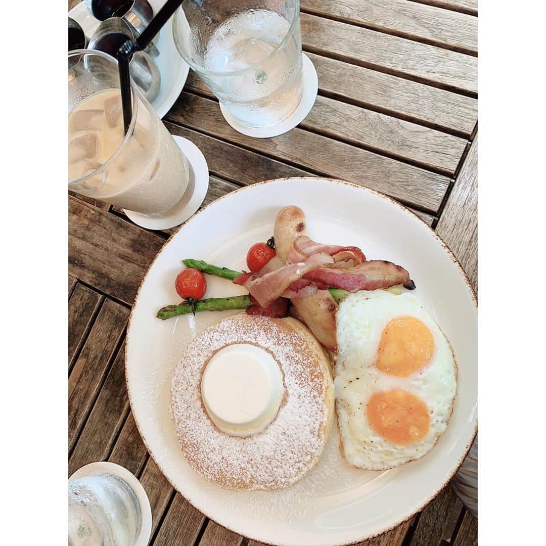 乙黒えりのインスタグラム：「先日、久しぶりのIVYパンケーキ . . しょっぱい、甘い..♾永遠ループで美味しすぎ🤤 . . #ivyplace #バターミルクパンケーキ#菌ケア休日#食欲が止まらない   .」