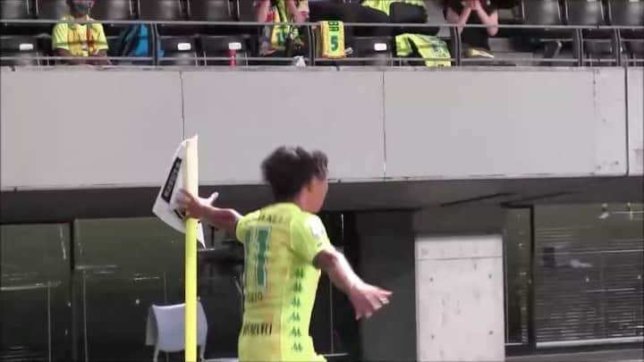 ジェフユナイテッド市原・千葉のインスタグラム：「クラブ独自の #寿人カメラ アングルからのゴールをPlayback!!⏯🎥 コーナーフラッグパフォーマンスの後のポーズは #だるまさんが転んだ をやったけど誰も気付いてくれなかったようですよ😂 #jefunited #ジェフ千葉 #佐藤寿人 #jleague #dazn @dazn_jpn」