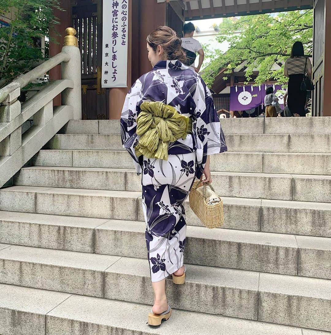 mina hinokuchiのインスタグラム：「. 浴衣LUNCHは、 飯田橋〜神楽坂を散策🌻 . つじ半で、海鮮丼を食べて ぶらっと入った甘味屋さんで 黒蜜きな粉かき氷を食べました♪♪ 浴衣着るだけで、特別な１日に . #whoswhochico #salonbychico #フーズフーチコ　#chico_浴衣2020 #浴衣　#飯田橋　#神楽坂カフェ #つじ半　#東京大神宮 #海鮮丼の締めのお茶漬けが最高」