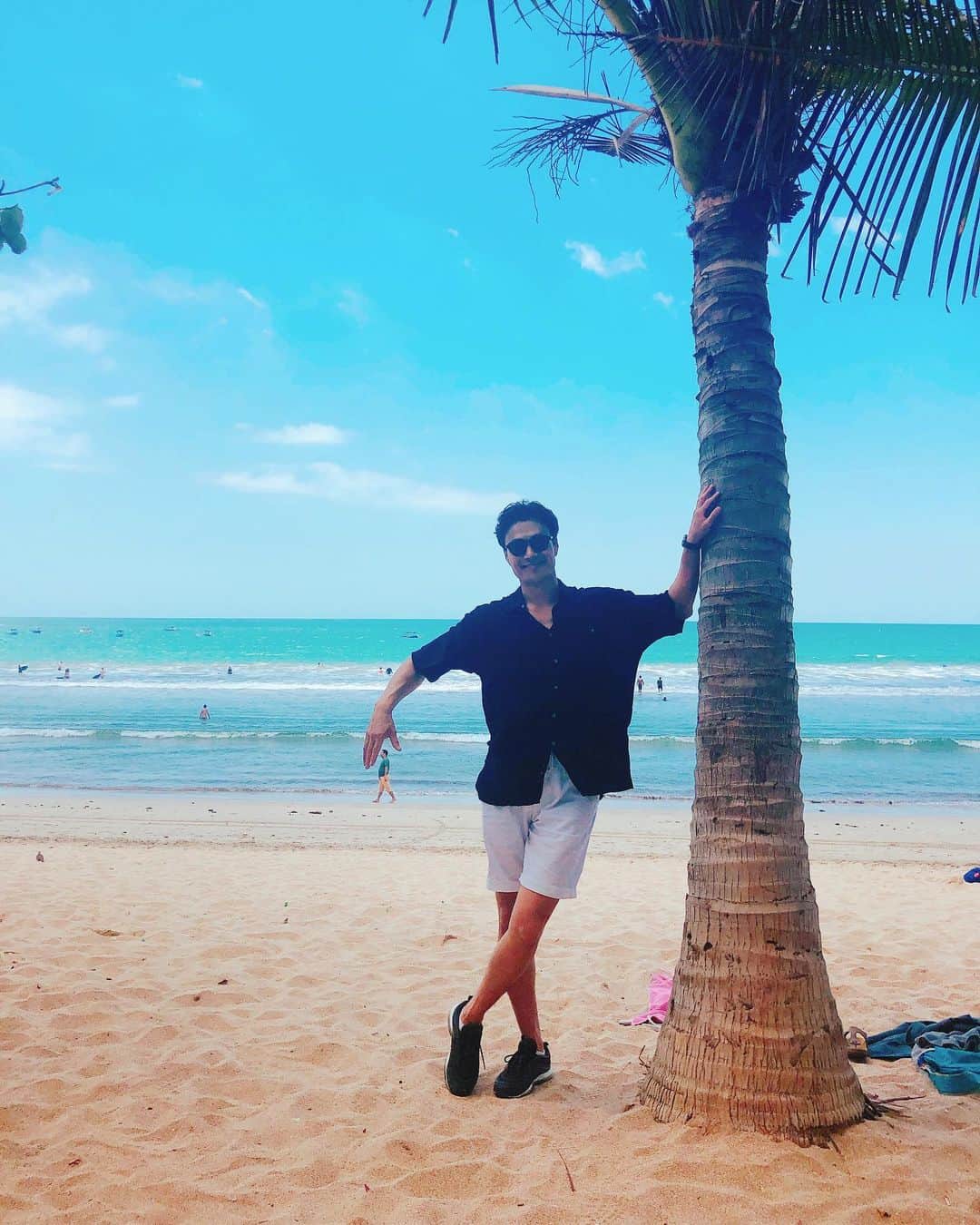 高木悠暉のインスタグラム：「またいつか。 🏝🏝🏝 #bali  #baliindonesia  #balitrip  #balibeach  #kutabeach  #bluesky  #ocean  #海  #砂浜  #beach  #バリ島  #またいつか会える日まで」
