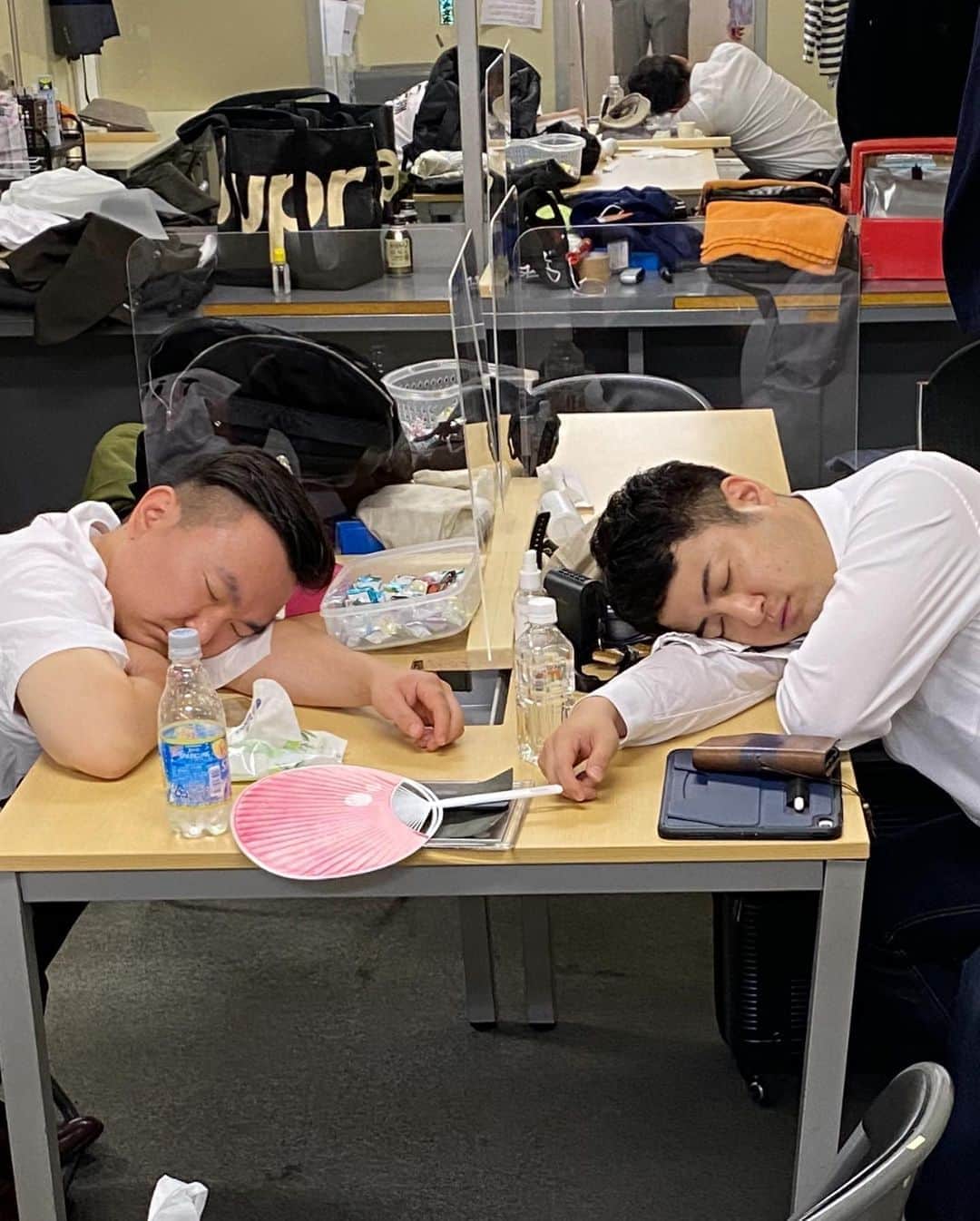 濱家隆一さんのインスタグラム写真 - (濱家隆一Instagram)「# 同期。 同い年。 同じ体型。 同時間睡眠。」8月13日 14時16分 - hamaitachi
