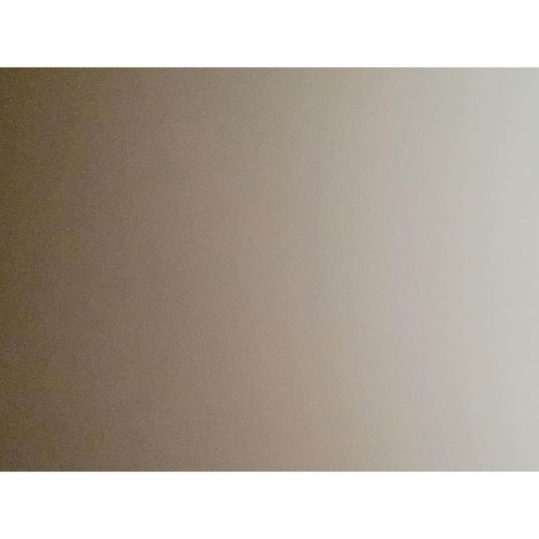 チョン・リョウォンさんのインスタグラム写真 - (チョン・リョウォンInstagram)「. 응  셀카 못찍어. 안돼. 나만봐. . no, can’t take selfie today.」8月13日 14時23分 - yoanaloves